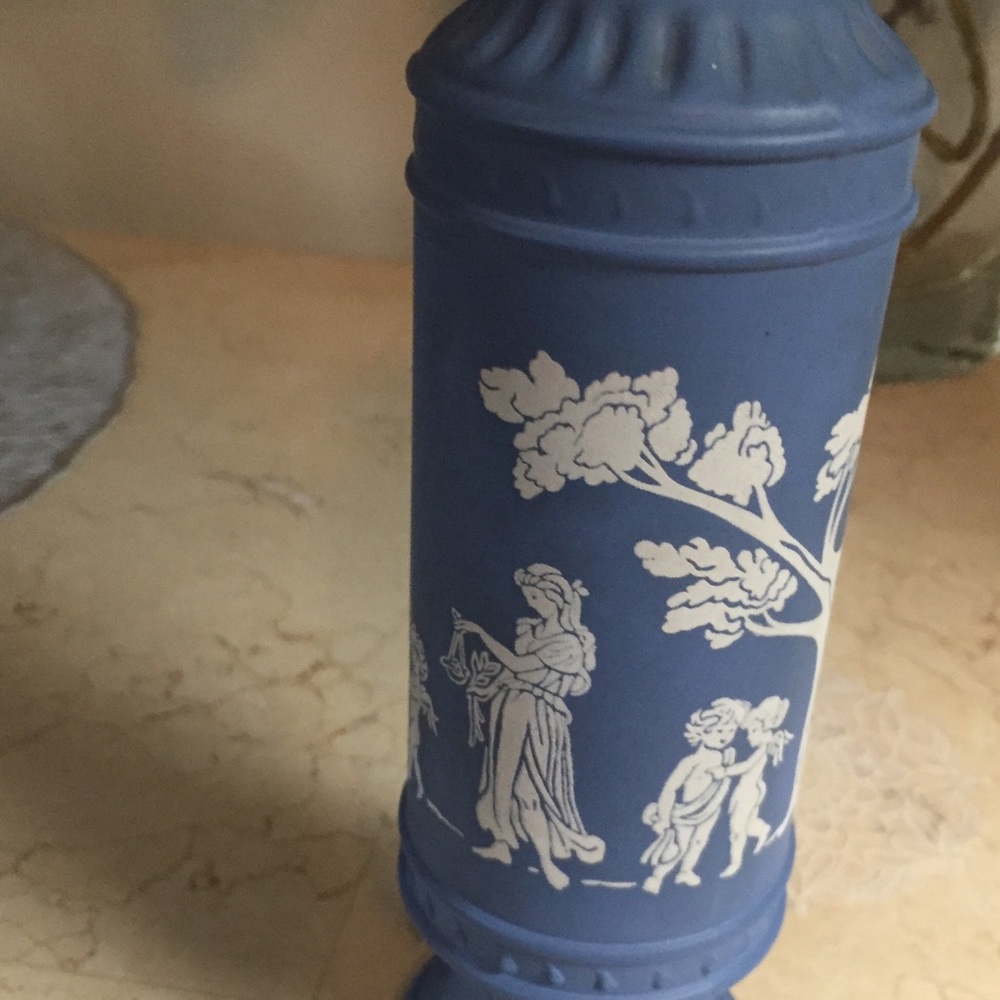 Avon bottle ( empty) - Picture 5 of 5